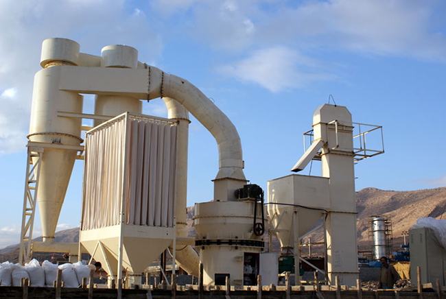 高嶺土磨粉現(xiàn)場(chǎng)